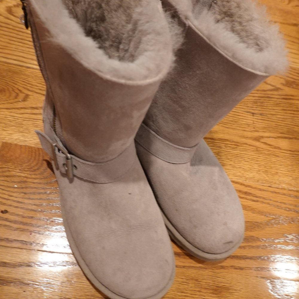 UGG Gray Blaise - Breast Cancer Limited Edition
